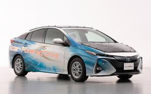 Toyota Prius PHV Solar-Powered Drive by Sharp '2019